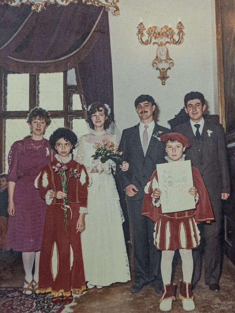 wedding planner Maria Mayer a 6 anni che fa da paggetta ai matrimoni civili che venivano organizzati nel castello del conte Pàlffy