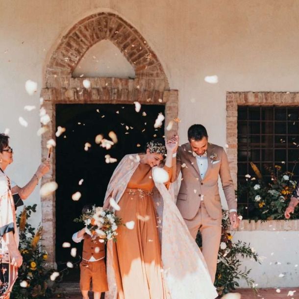 mamma sposa con bambino